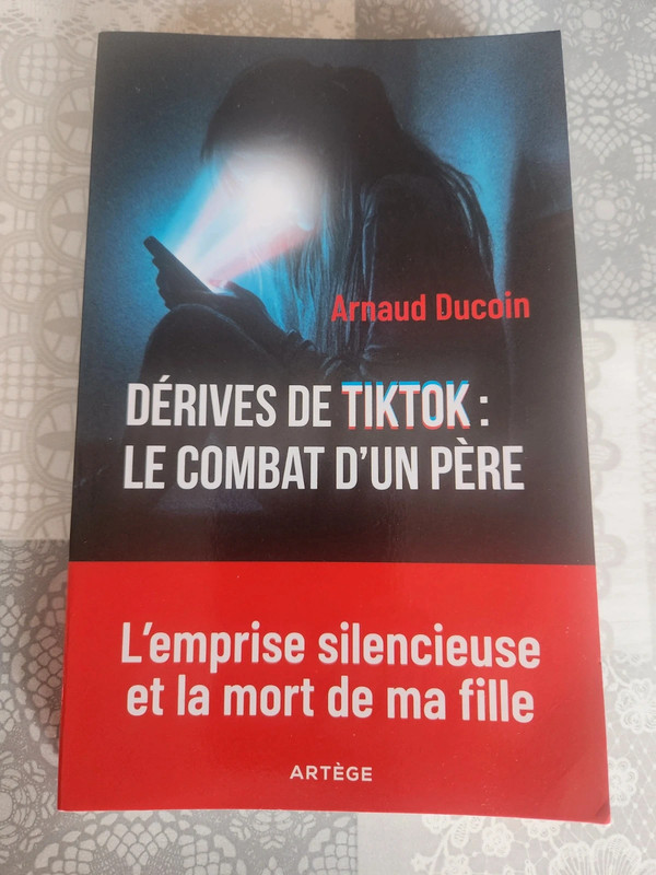 Livre Dérives de Tiktok: le combat d'un père d'Arnaud Ducoin