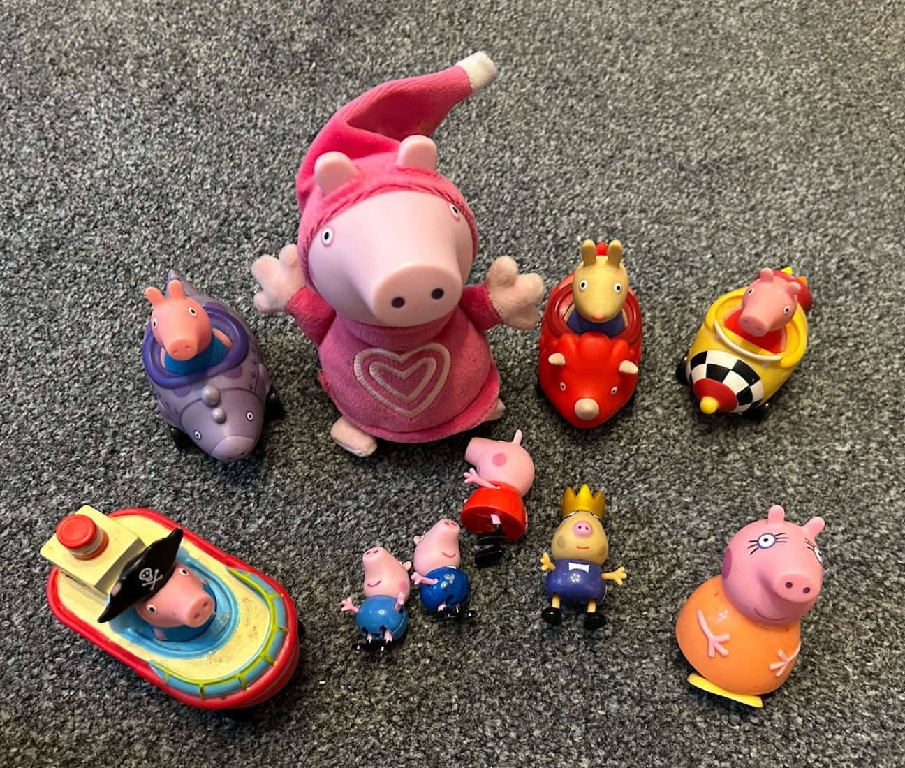 Pacchetto Giocattolo Peppa Pig Personaggi Veicoli Peluche Misto