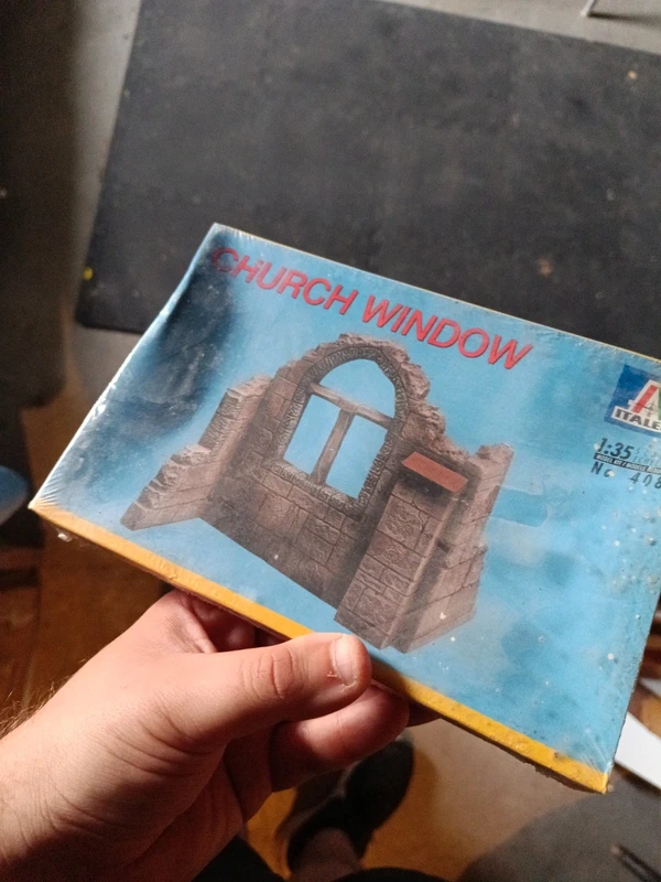 Maquette Fenêtre d'église Italeri 1:35