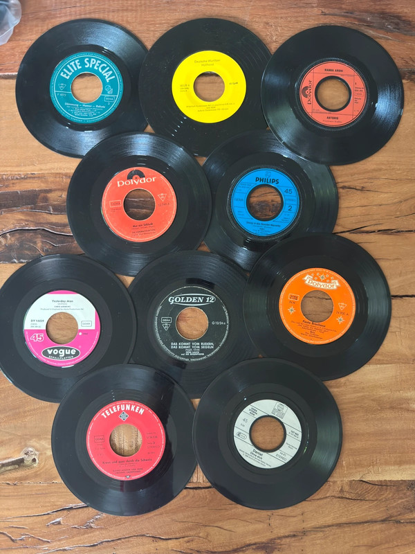 10 bunte Single 7'' Schallplatten Vinyl zum Basteln DIY Projekt Deko