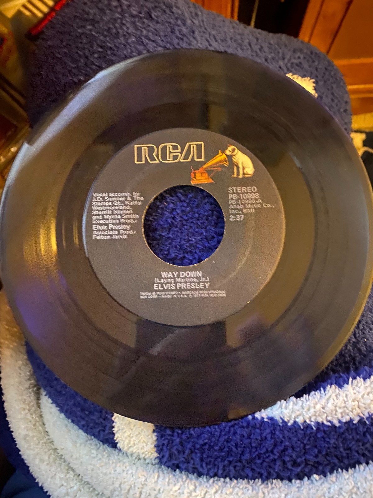1977 RCA Elvis Presley 45 RPM PB-10998 Pledging My Love Generic Sleeve EX.