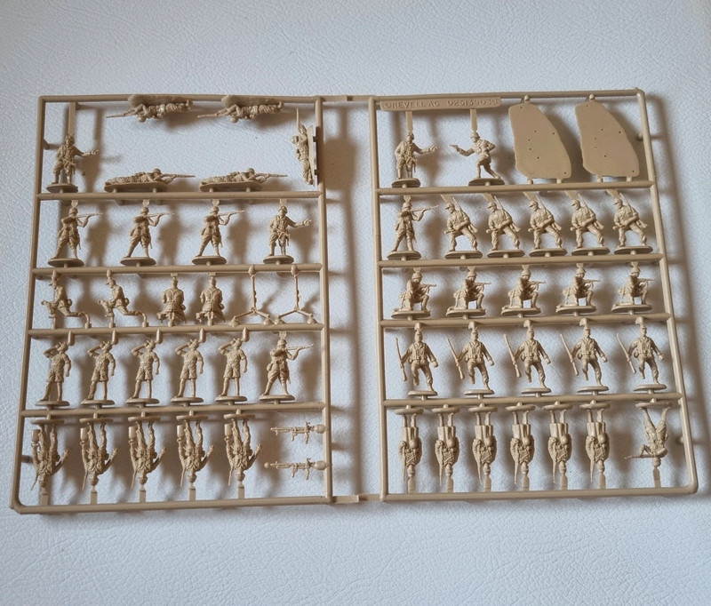 Revell AG 02511 und 0251 ohne Verpackung