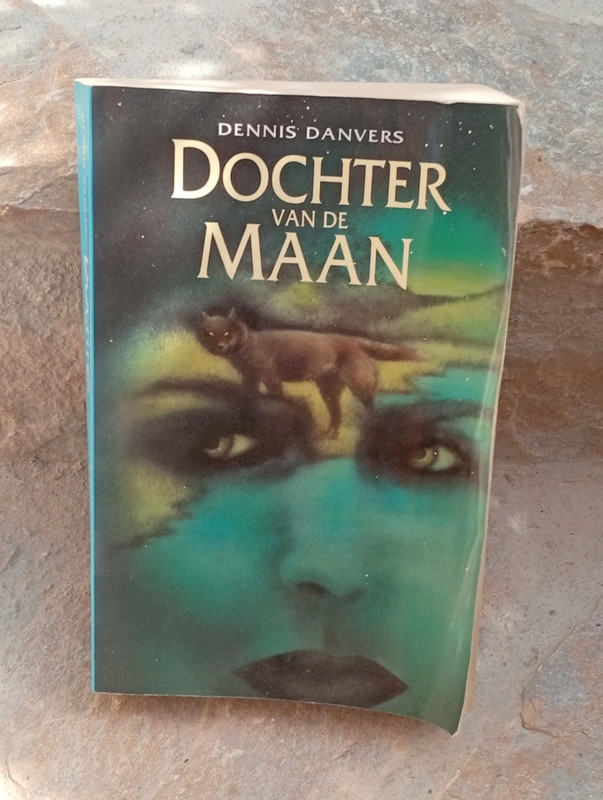 Dennis Danvers – Dochter van de maan / Fantasy - roman / Nederlandstalig / Goede staat