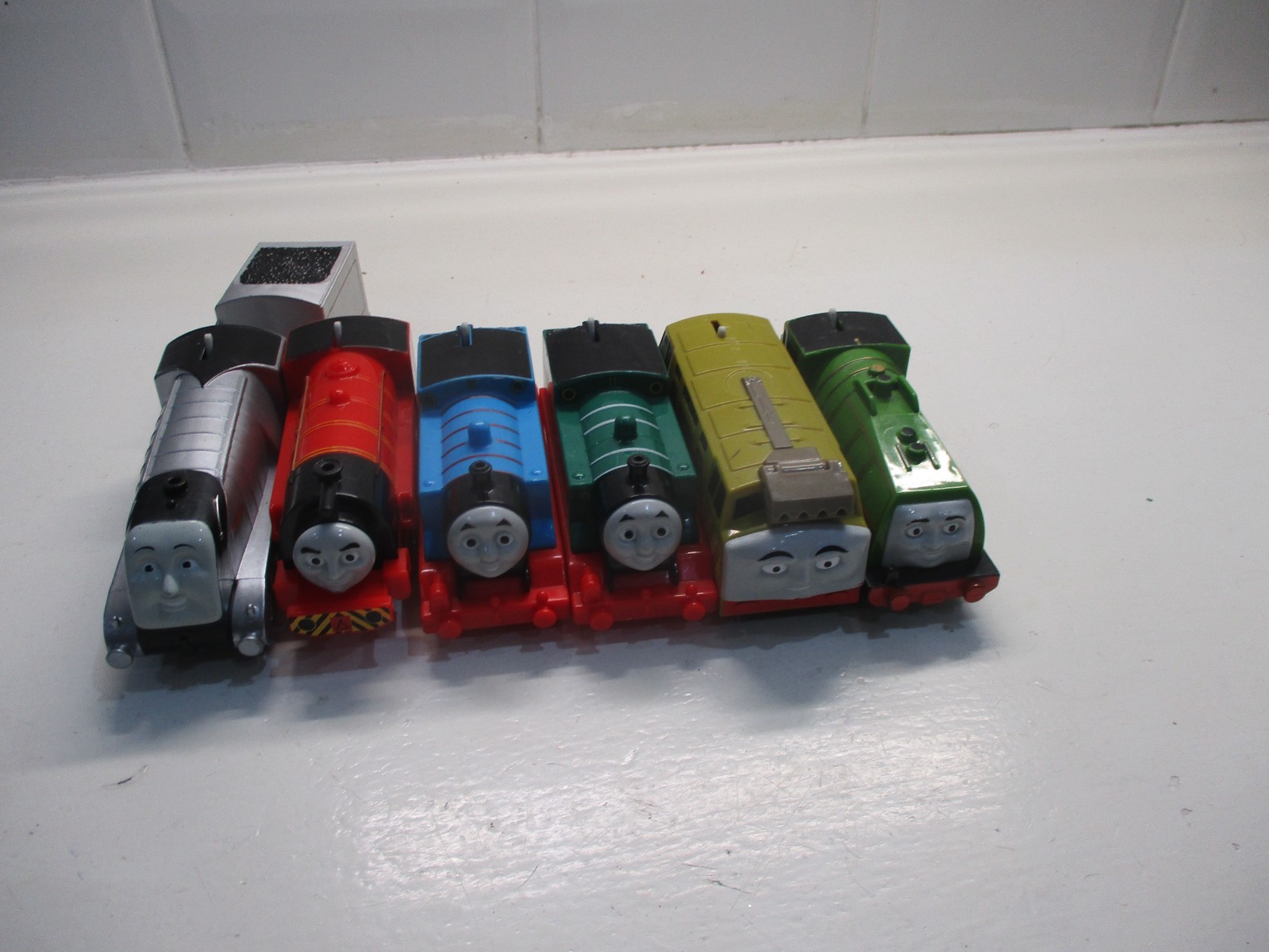 trackmaster thomas the tank engine battery trains thomas all working.