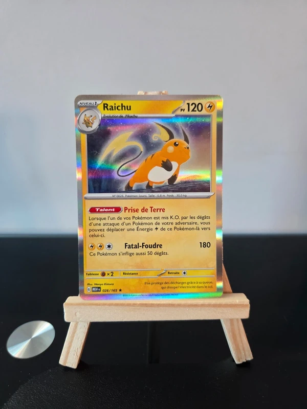 Carte Pokémon Raichu Holographique 026/165 – Série 151