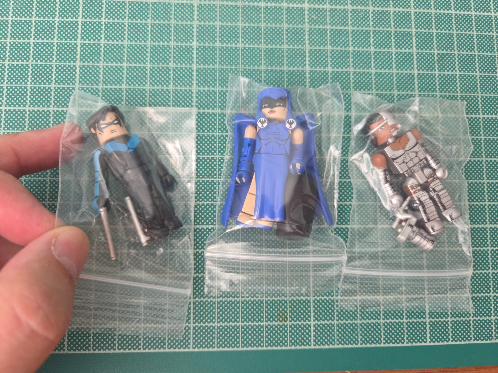 3 personaggi DC MiniMates Teen Titans completi - Nightwing Raven Cyborg