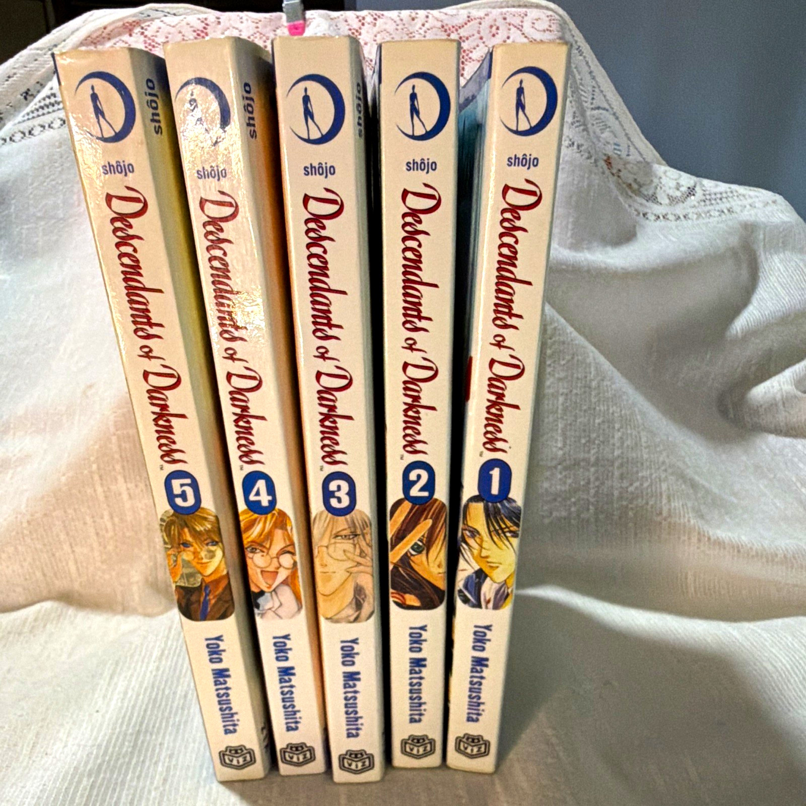 VIZ Discendenti delle Tenebre Vol. Lotto manga 1-5 TP (inglese) di Yoko Matsushita