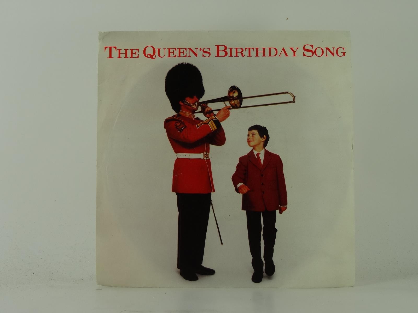 THE QUEEN'S BIRTHDAY COMMITTEE THE QUEEN'S BIRTHDAY SONG (34) 2 Track 7" Single 