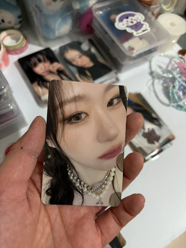 Chaeryeong photocard tunnel vision