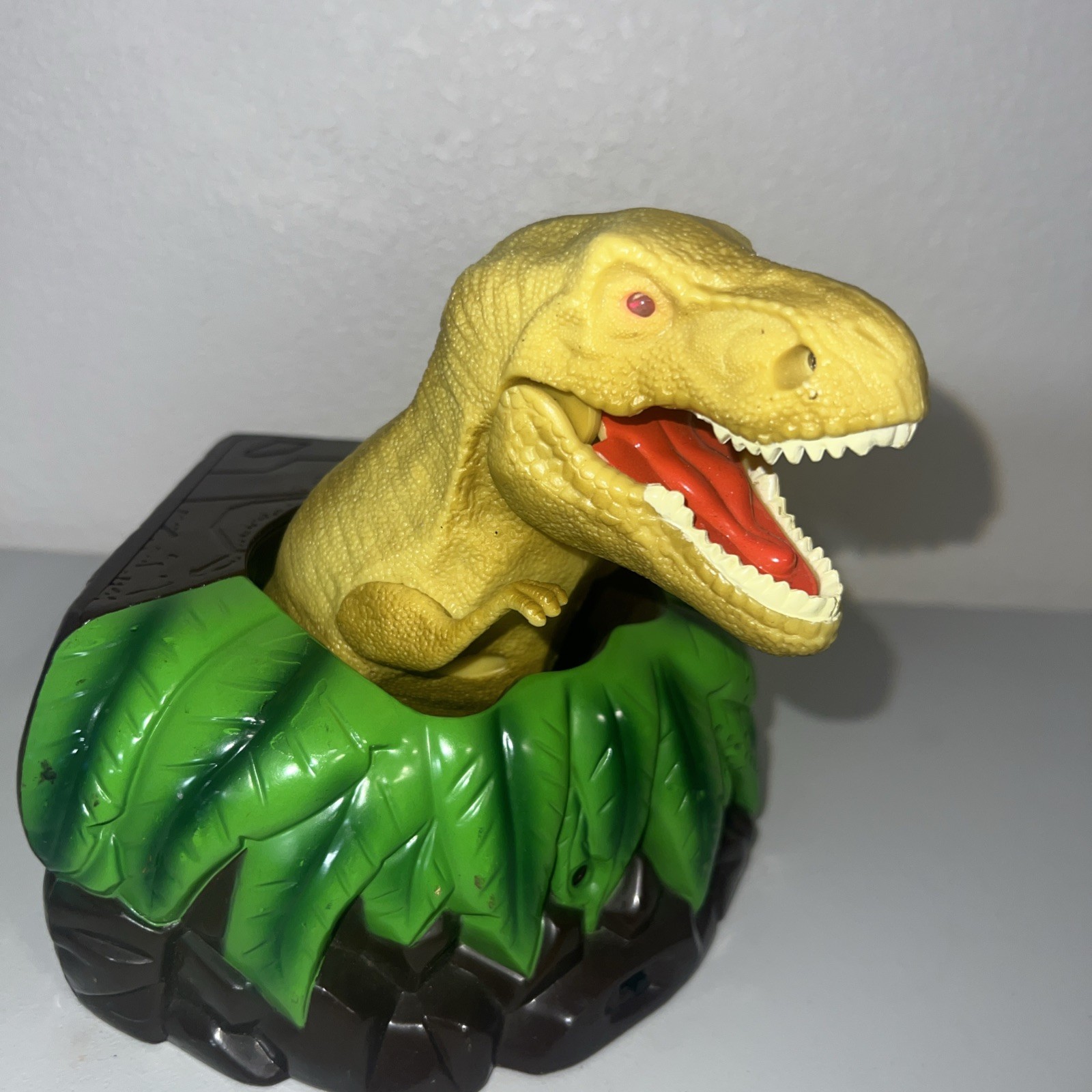 Sensore di movimento dinosauro T-Rex illumina ruggiti Dino Jurassic - Deco-Pac