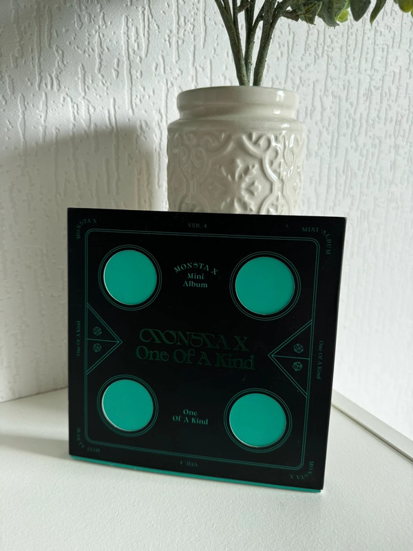 💿 Monsta X – One Of A Kind (Version 4) très bon état