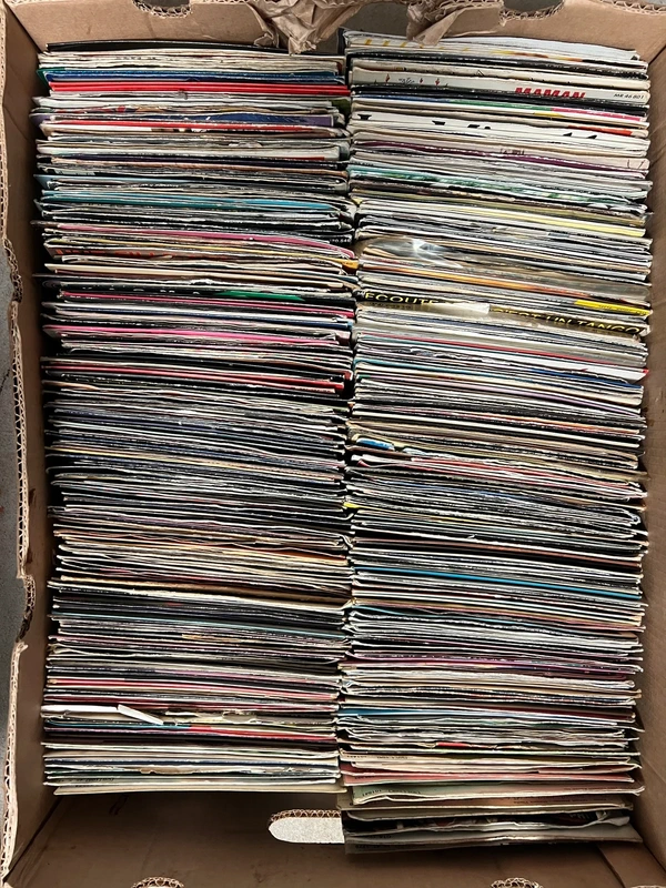 400 vinyls 7 inches