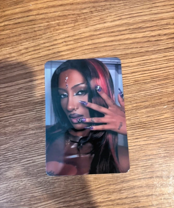 lara photocard