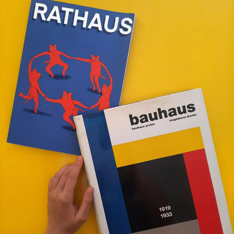 libro bauhaus + rivista + buona maestra di aldo grasso (non in foto)