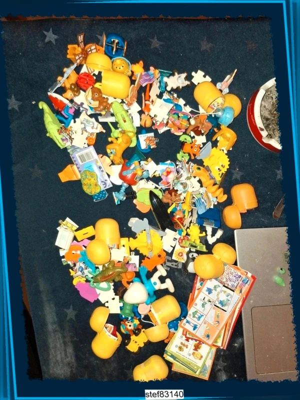 40 figurines Kinder Surprise