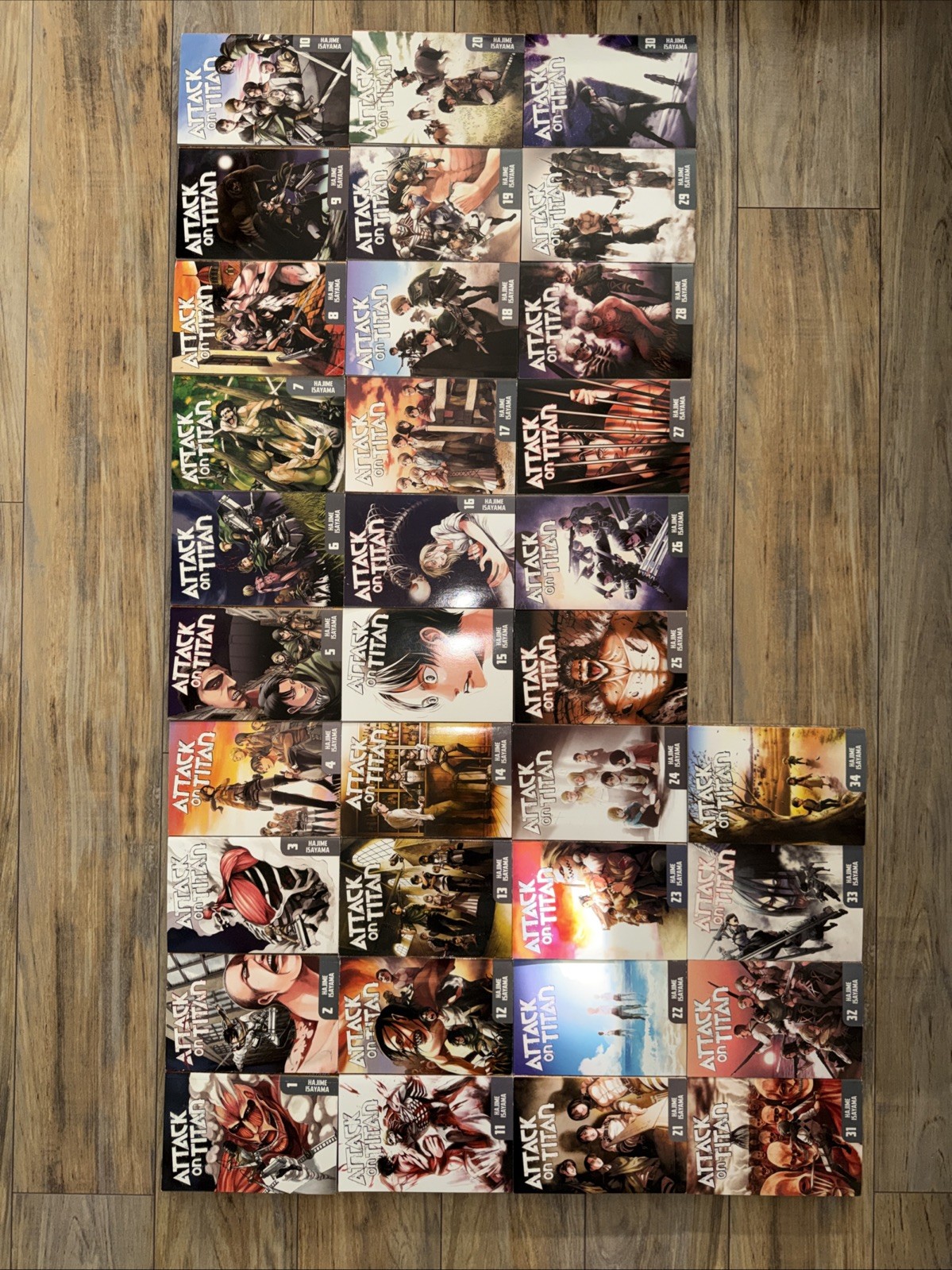 Attack on Titan set manga completo vol. 1-34 di Hajime Isayama (inglese) 