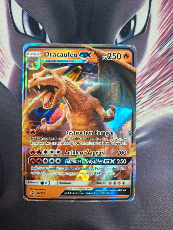 Carte pokémon Dracaufeu SM195