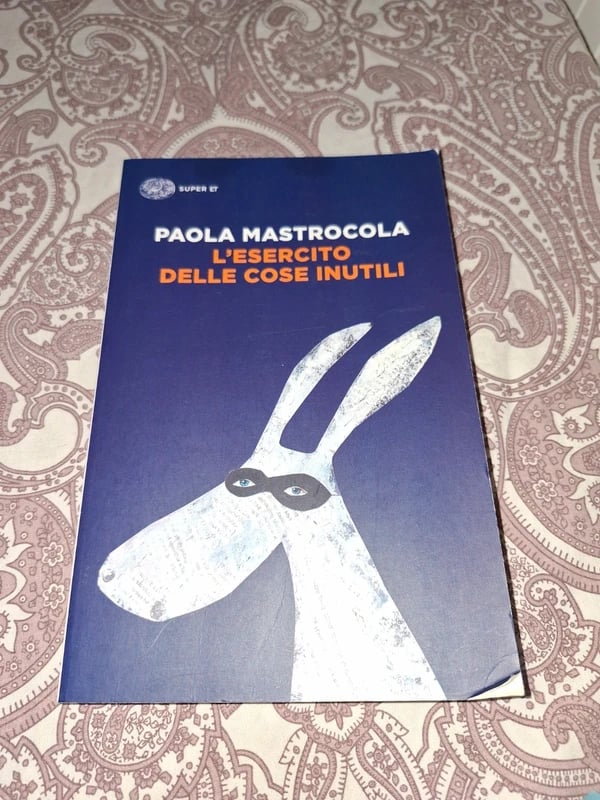 Libro l'esercito delle cose inutili