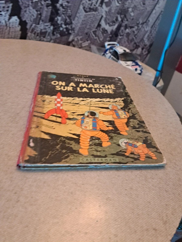 tintin on a marche sur la lune 1950
