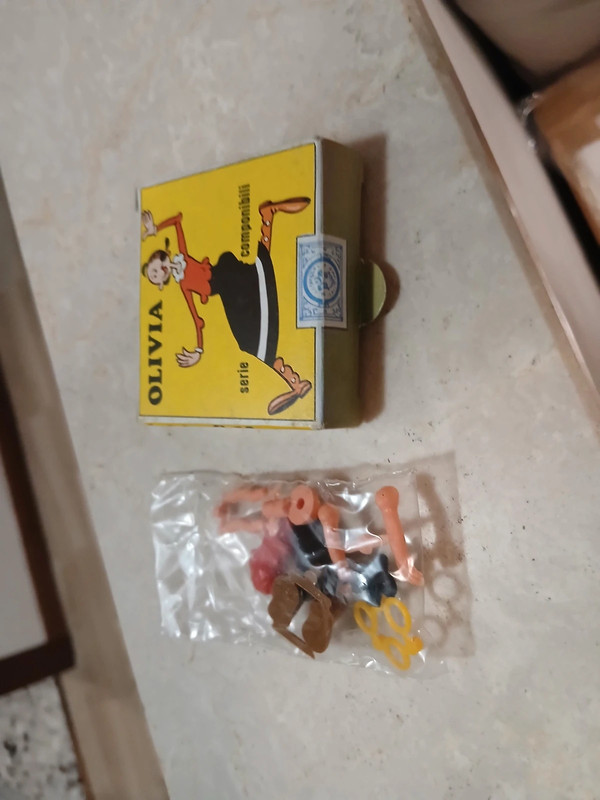 Figure Kinder Nuove .Non si accettano offerte .Seconda scatola in vendita