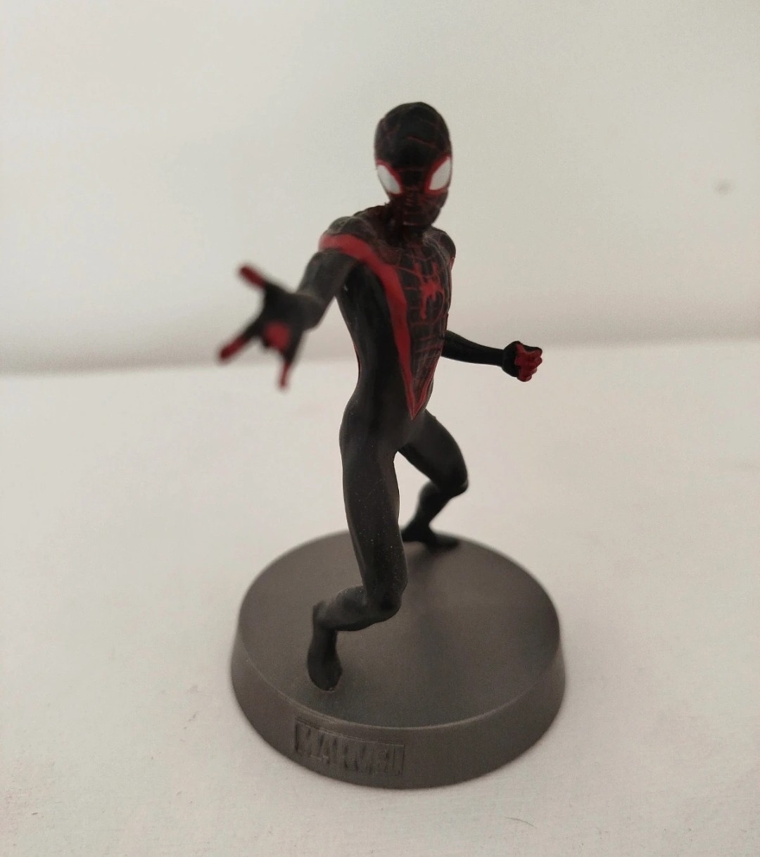 Eaglemoss Figurine Spider-Man Miles Morales Marvel sur socle Réf. AAD 2427