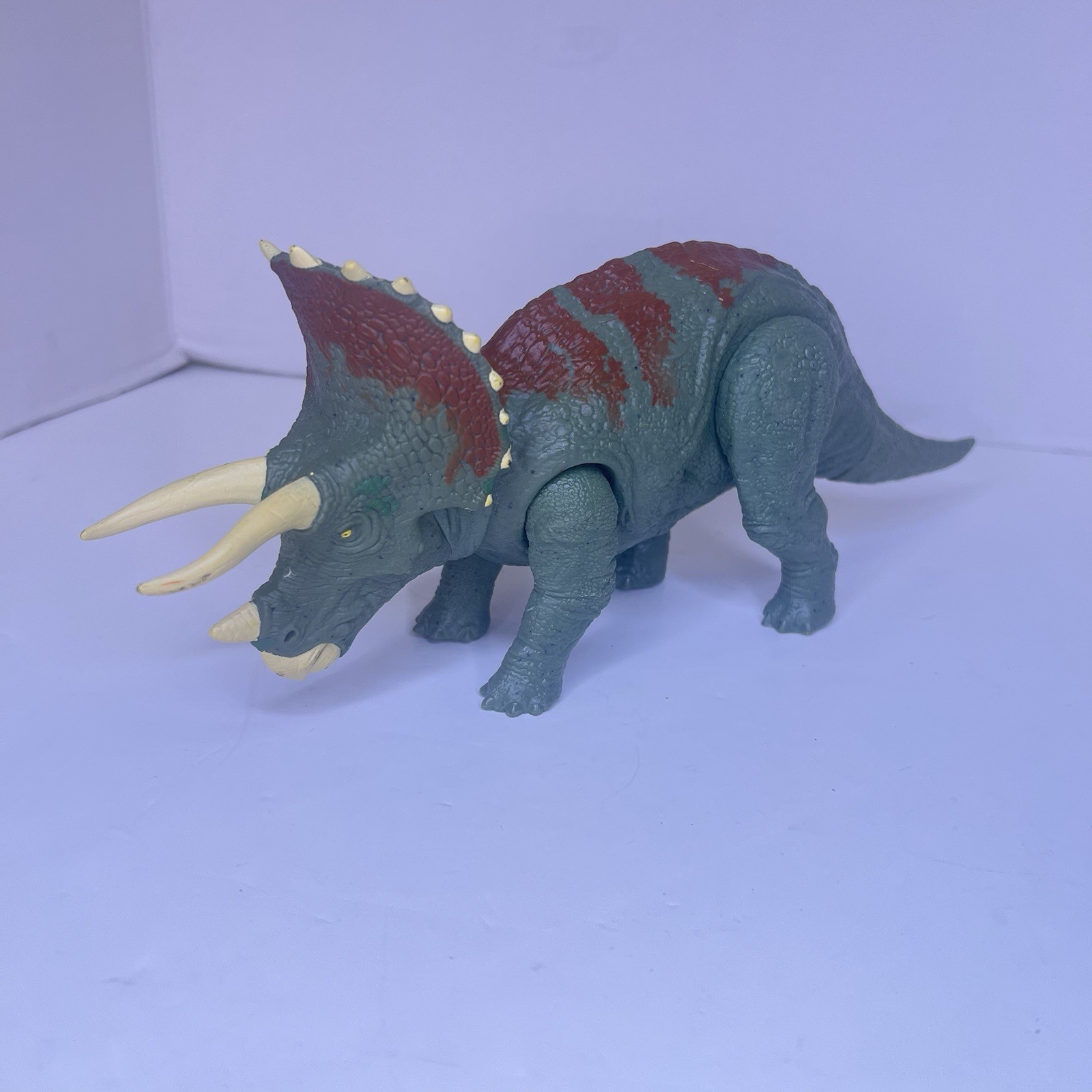 Jurassic World Dominion Roar Strikers Triceratops dinosauro figura Mattel giocattolo DB