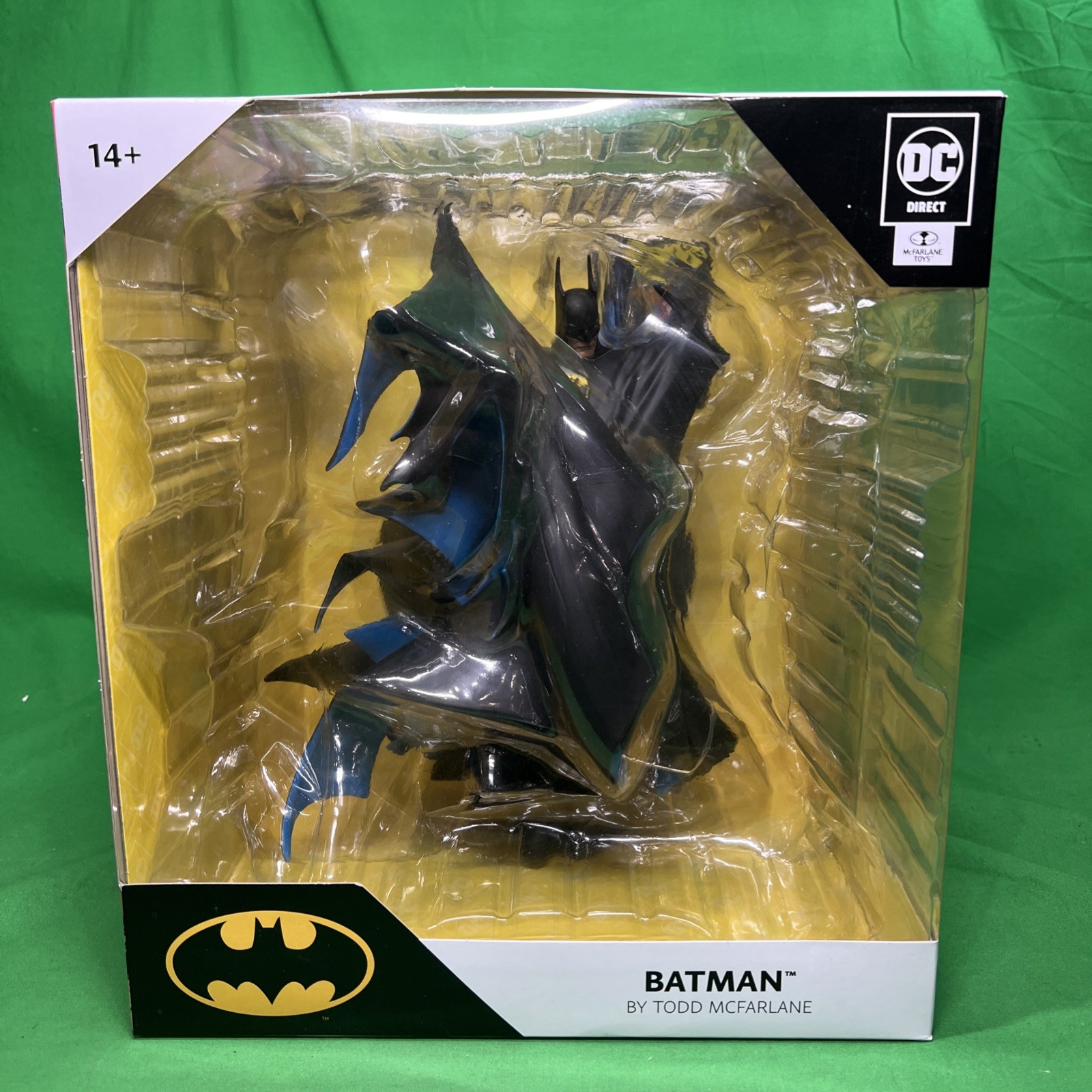 DC Direct Batman Todd McFarlane Statue Designer Series Gotham - Batman 423