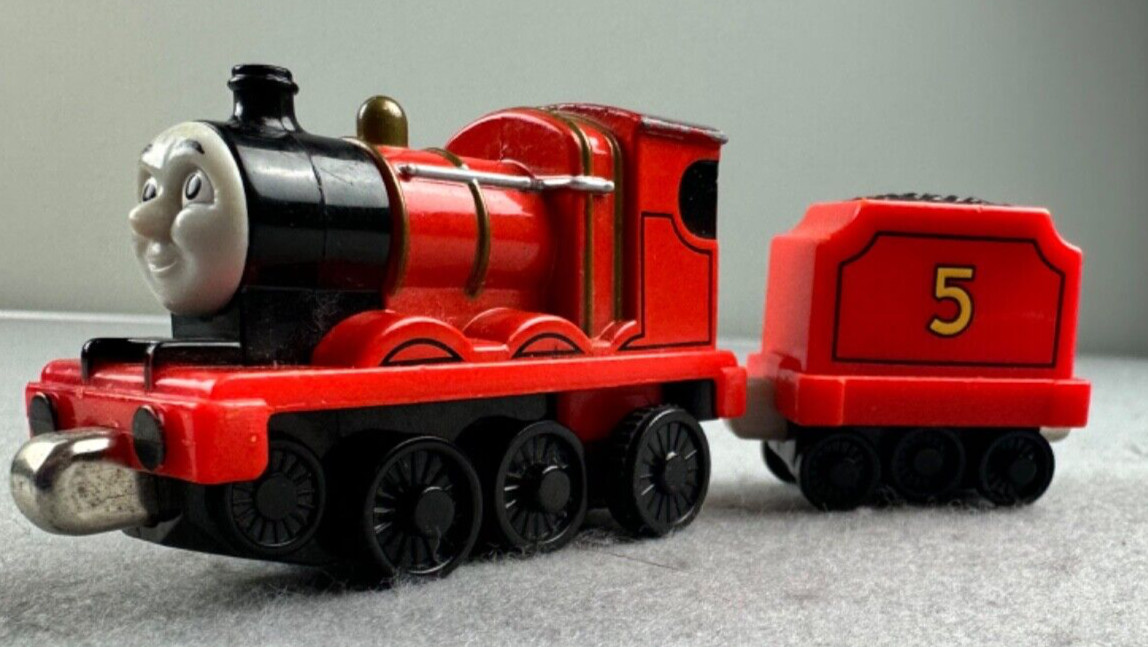 2011 Mattel Thomas & Friends Die Cast Pull String James treno motore e carrello carbone