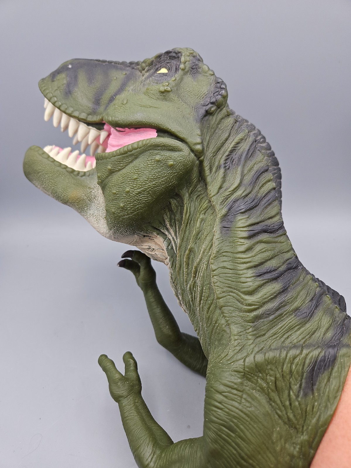 Vintage Jurassic Park The Lost World T-Rex Head Hand Puppet Dinosaur 13" 1996