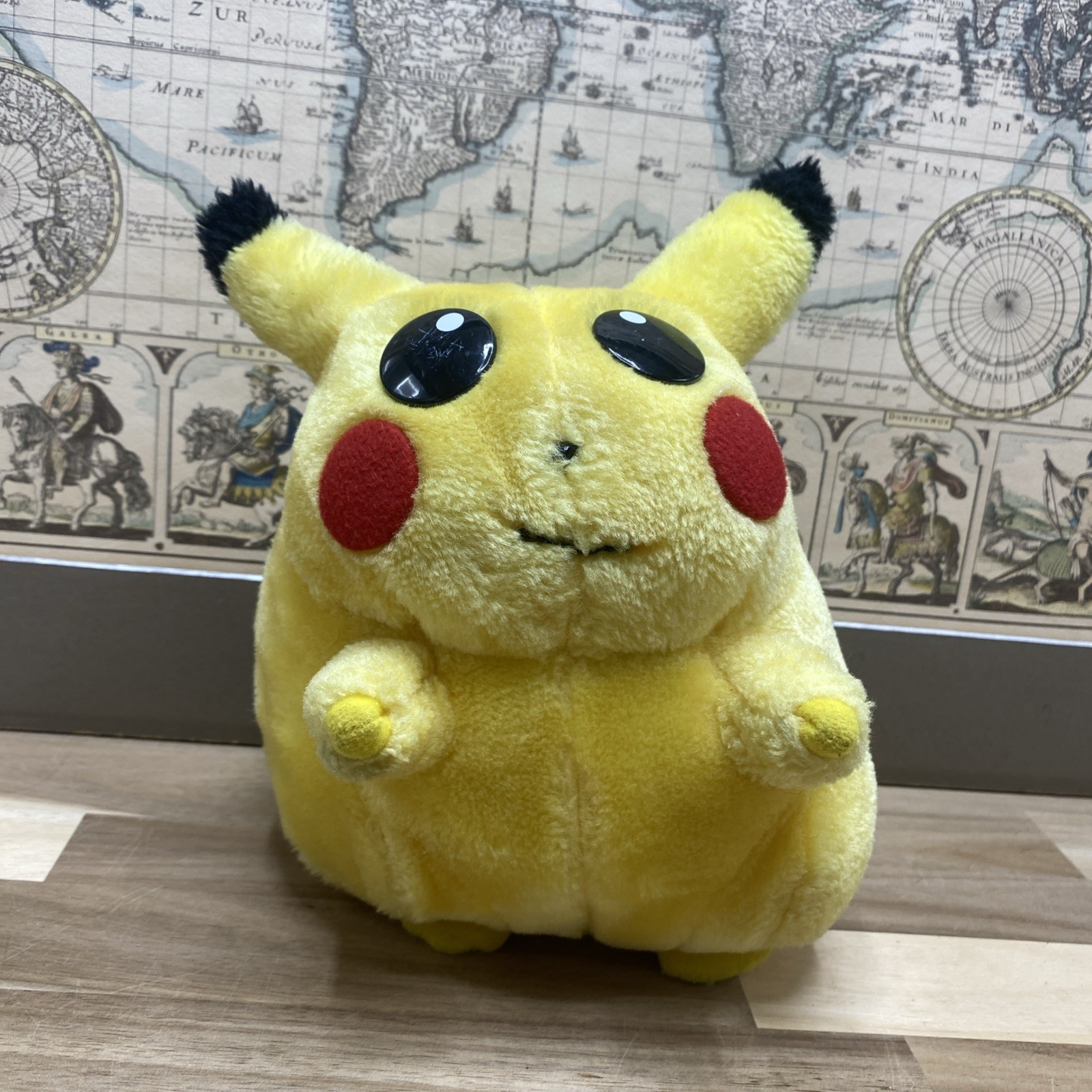 Vintage - Pokémon Fat Pikachu 9" Peluche 1999 Nintendo Play by Play Peluche