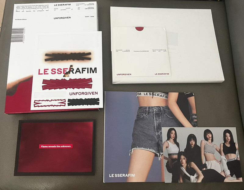 Album Le Sserafim Unforgiven