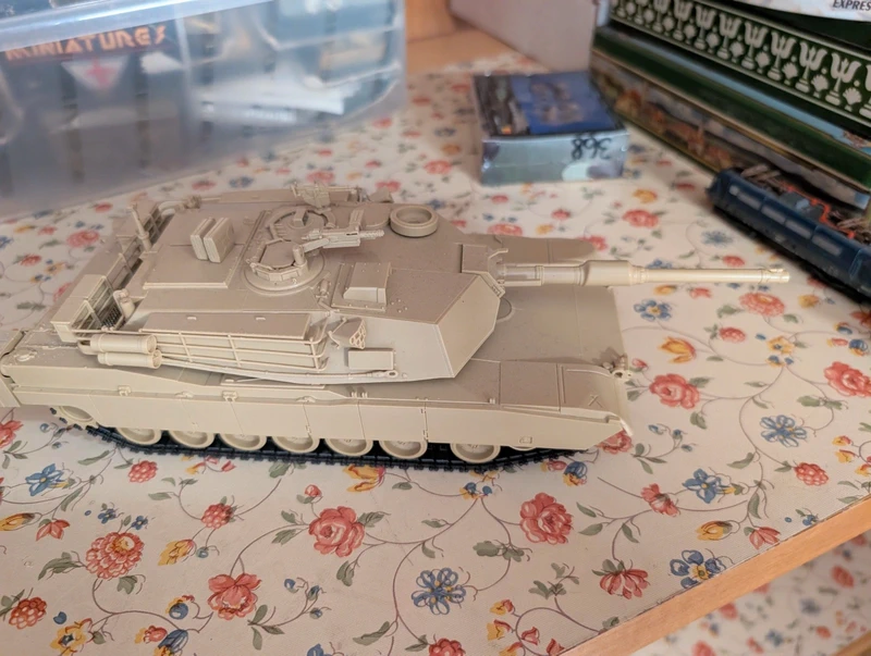 Modello statico montato - Carro armato M1 Abrams scala 1/35 (Color sabbia)
