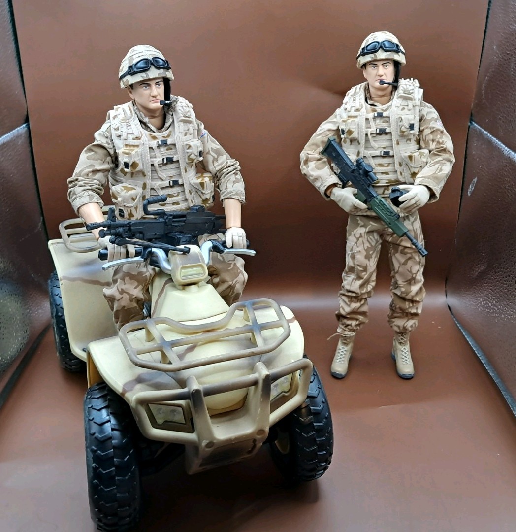 Personaggi Infrartrimen del deserto britannico forze armate con quadbike Hm