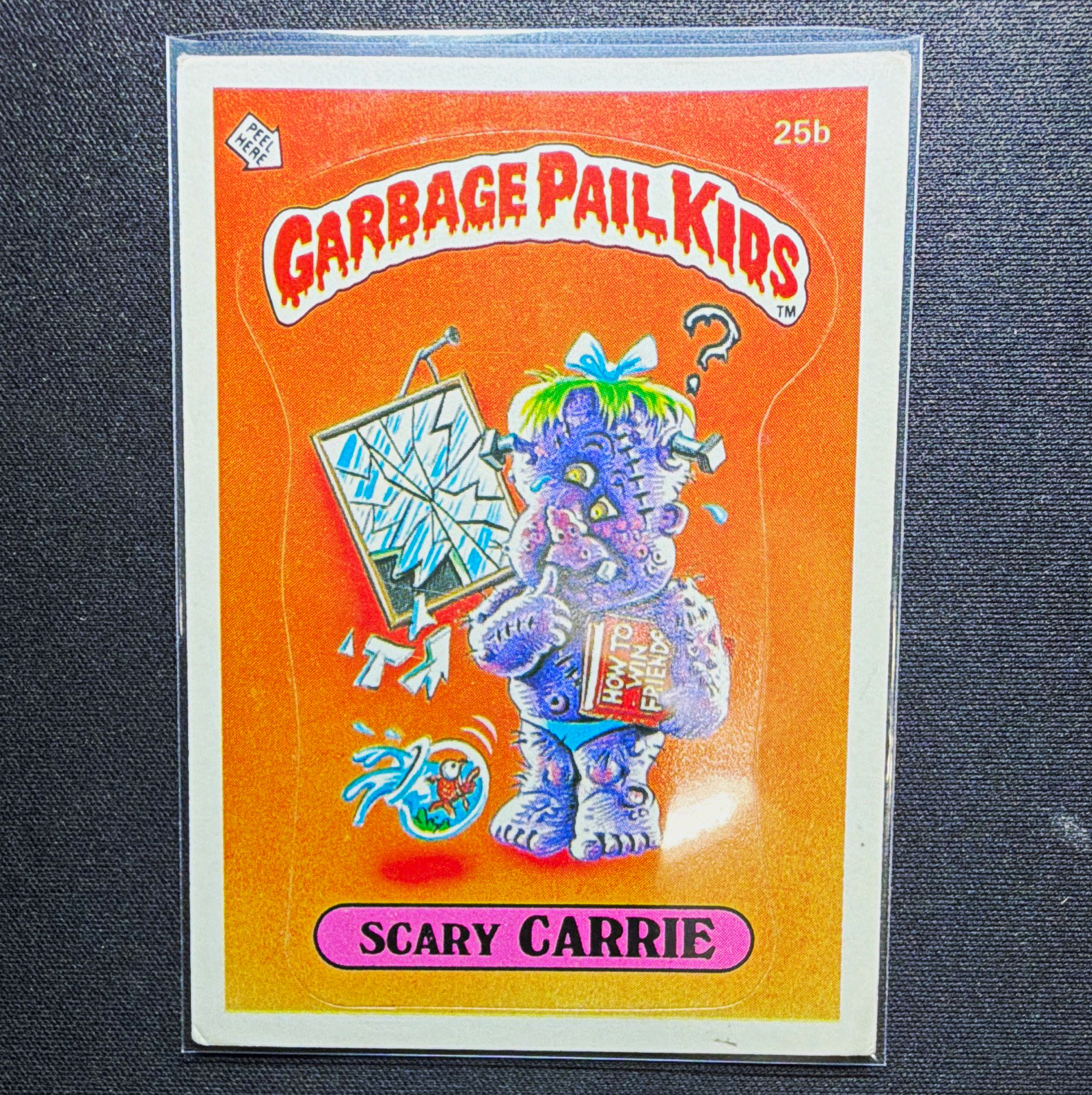 Topps 1985 Garbage Pail Kids Serie 1 Scary Carrie #25b Adesivo Trading Card USA