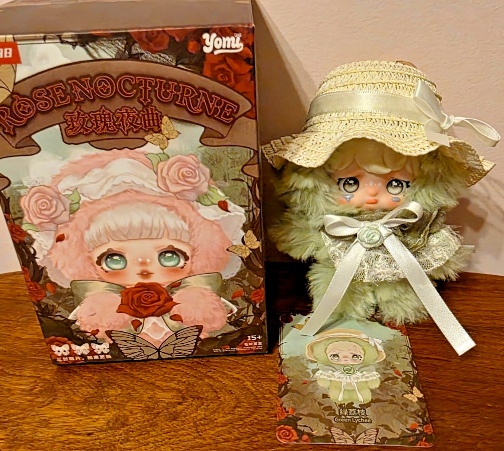 ​Yomi Rose Nocturne Series Peluche in vinile, scatola cieca confermata: Lychee verde