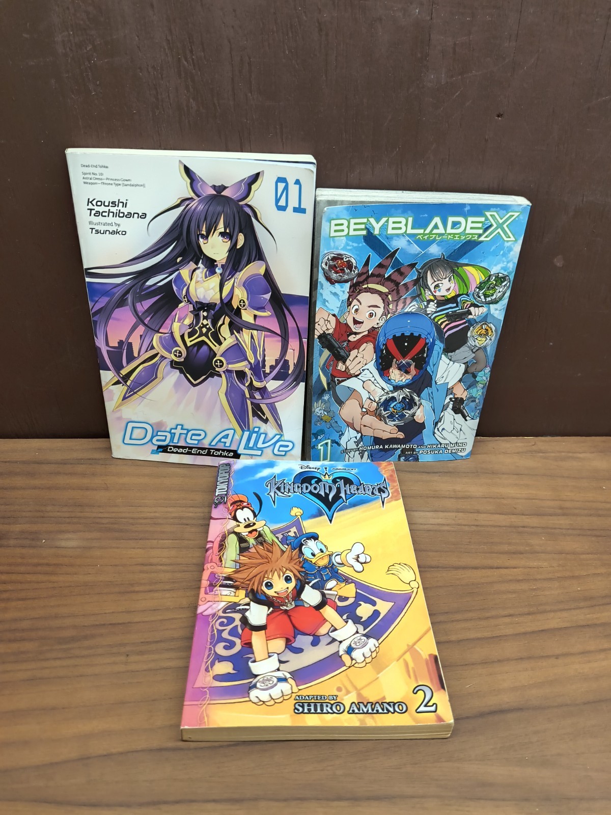 Lotto 3 libri manga data un regno vivo cuori beyblade x