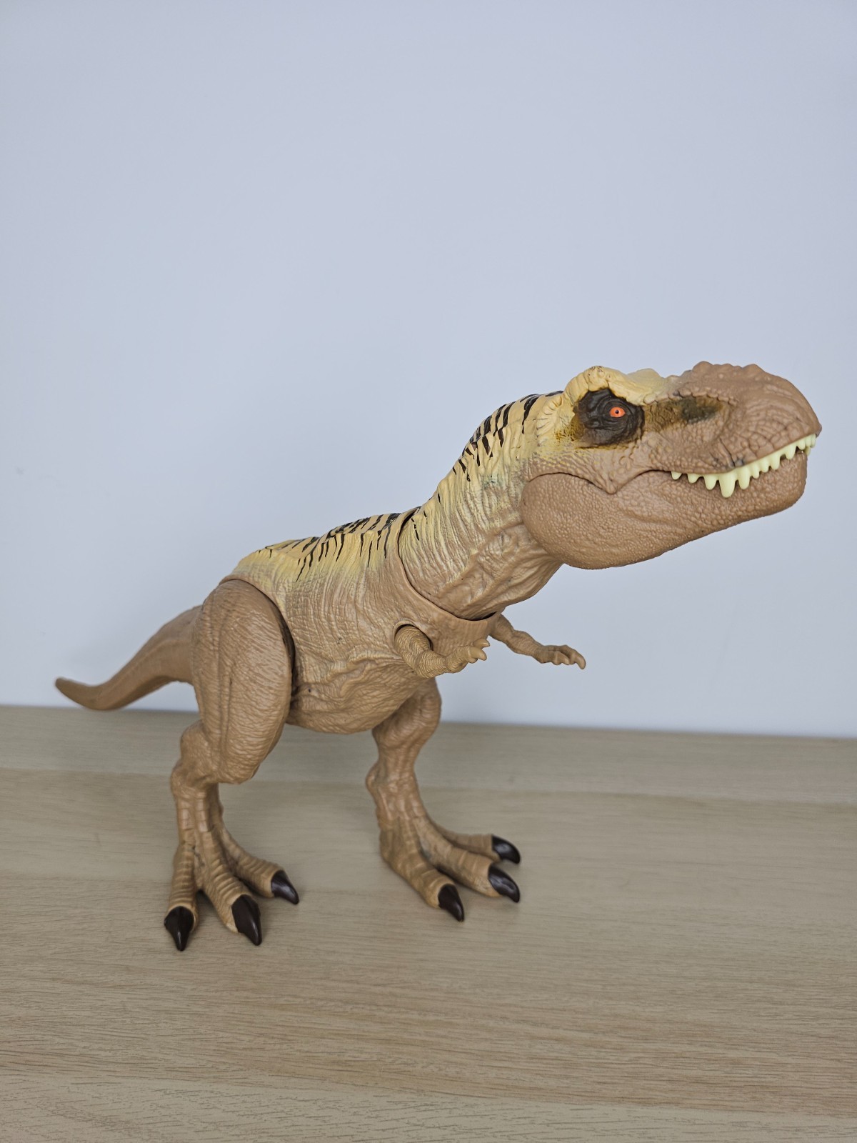 Jurassic World Hunt 'N Chomp Tyrannosaurus Rex Dinosaur Figure With Sounds