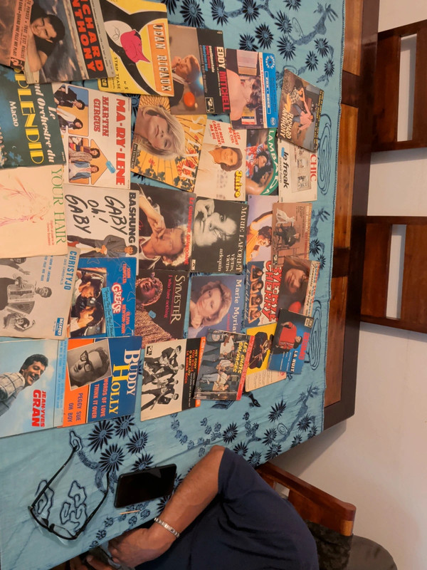 Lot de 61 vinyle