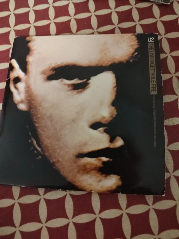 U2. Doble Single. The unforgettable fire.