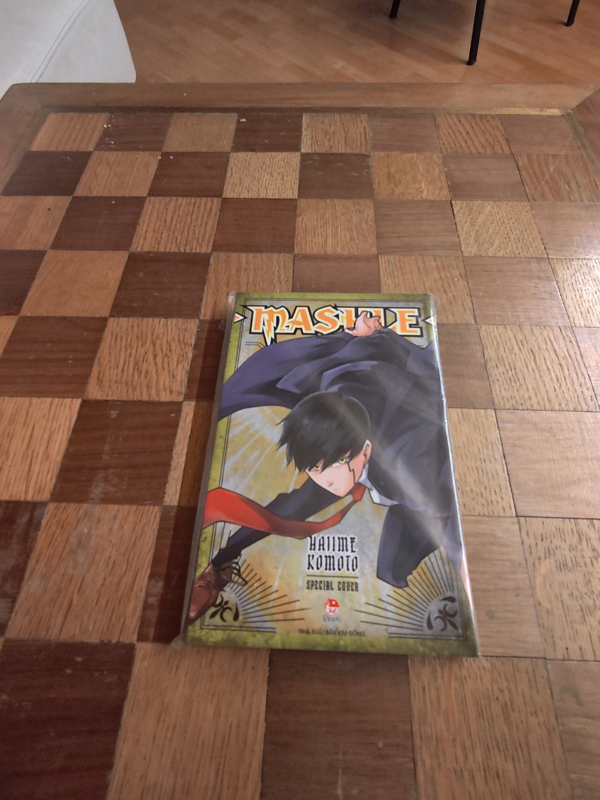 Manga Mashle 4 Vietnam variant special cover fiera 