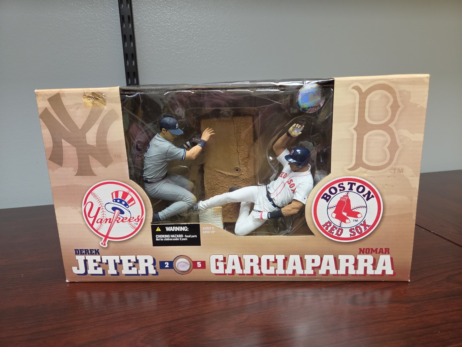 McFarlane MLB 2 Pack Derek Jeter Yankees vs Nomar Garciaparra Red Sox Nuovo con scatola come nuovo