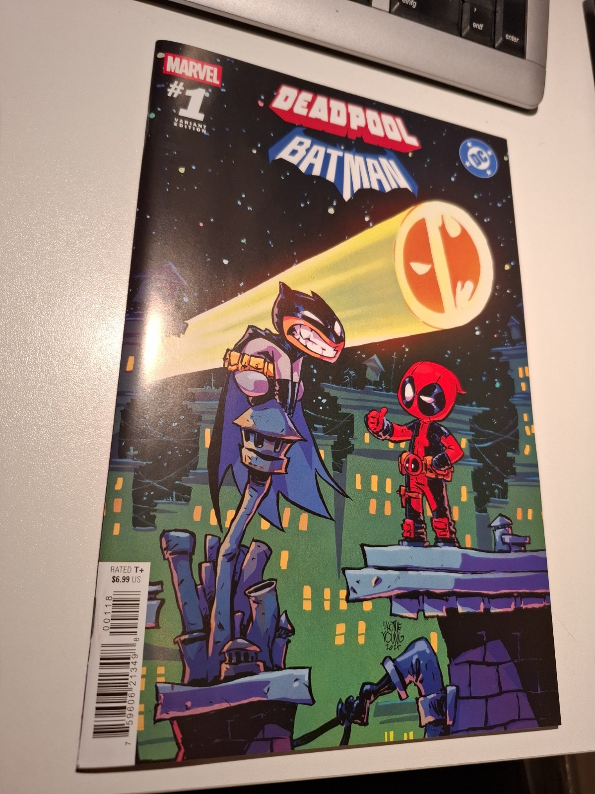US MARVEL / DC DEADPOOL BATMAN #1 COVER VARIANT BY SKOTTIE YOUNG