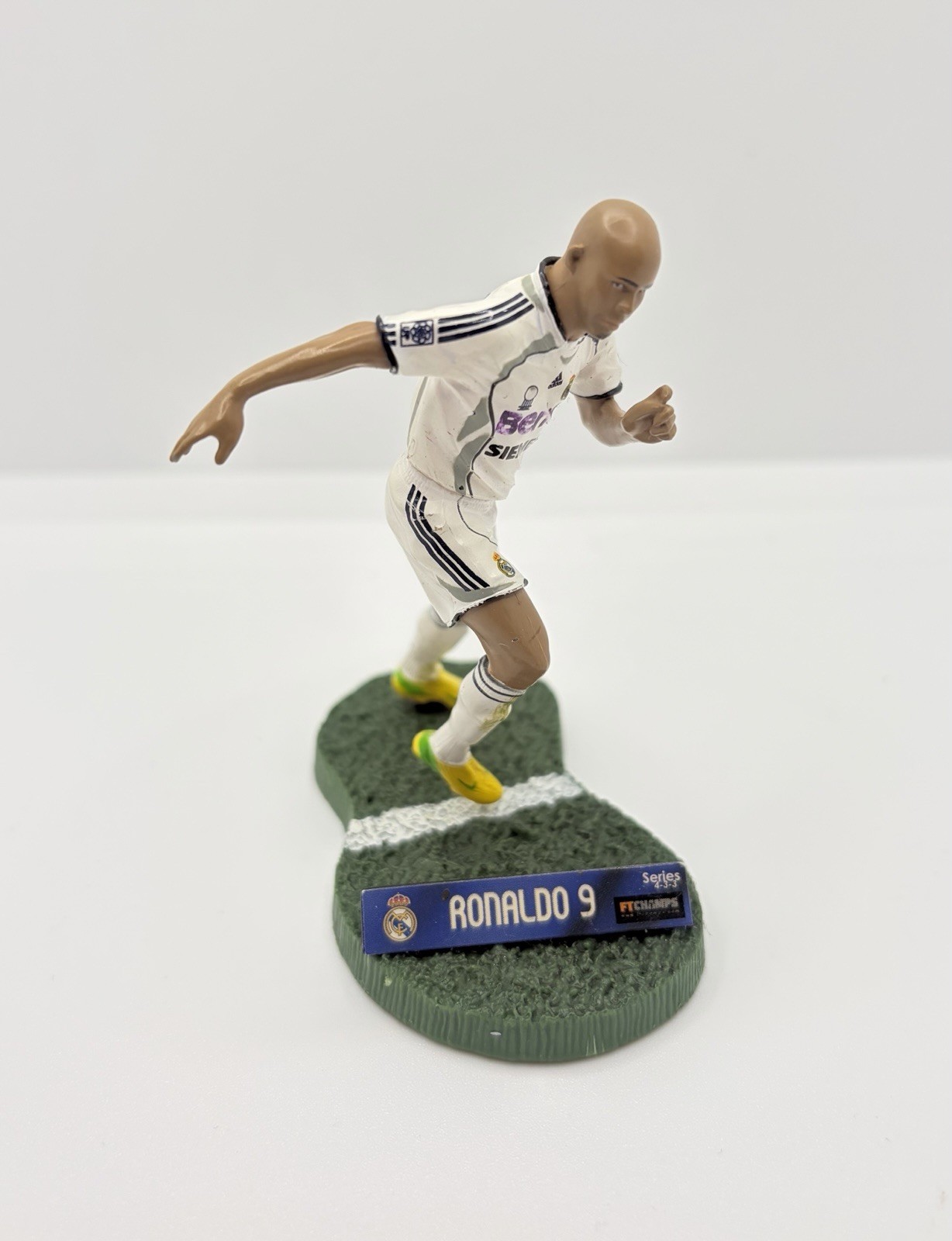 Figurina FT Champs #9 Ronaldo Nazario - Real Madrid serie 4-3-3 vintage