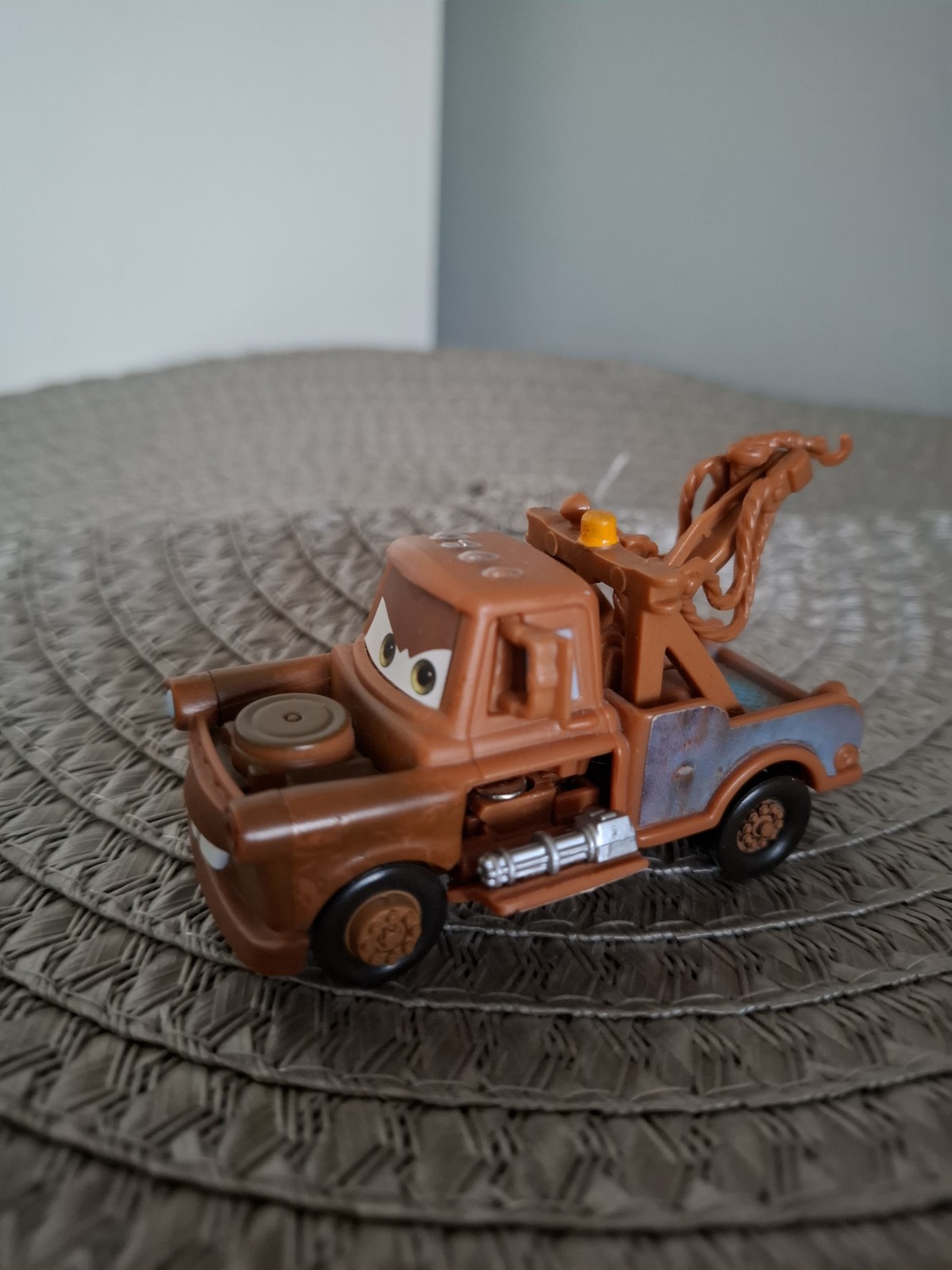 Disney Cars plastic  1:55 Mater  with  Guns Quick Changers 2012