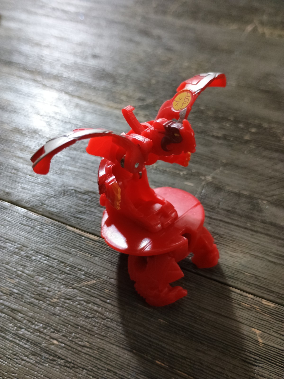 Bakugan Battle Brawlers Red Deka Titanium Dragonoid