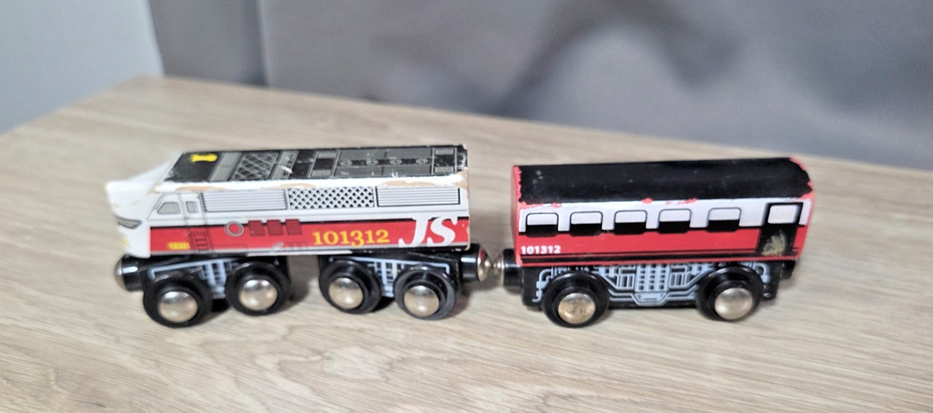 Imaginarium JS 101312 Red Locomotive Engine &Magnetic Passenger Car Gray Red