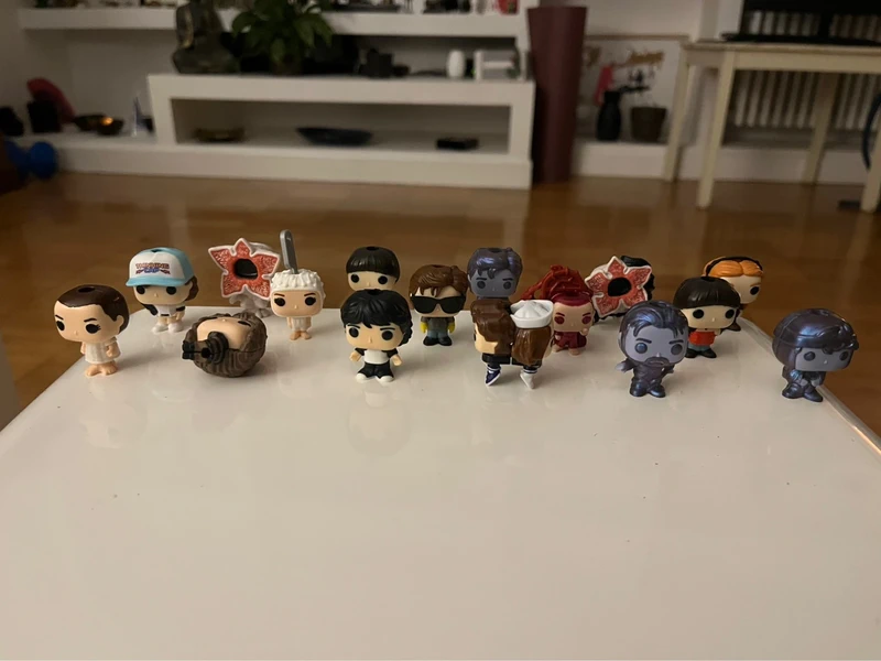 16 x stranger things figures