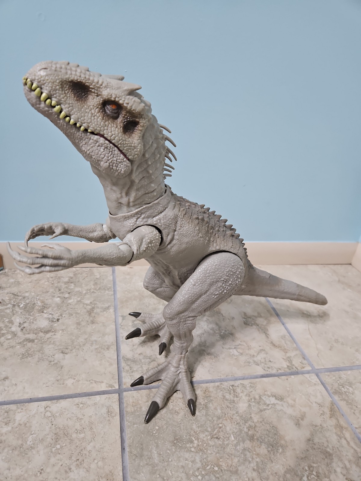 Jurassic World Camp Cretaceous Super Colossal Indominus Rex Action Figure-Works