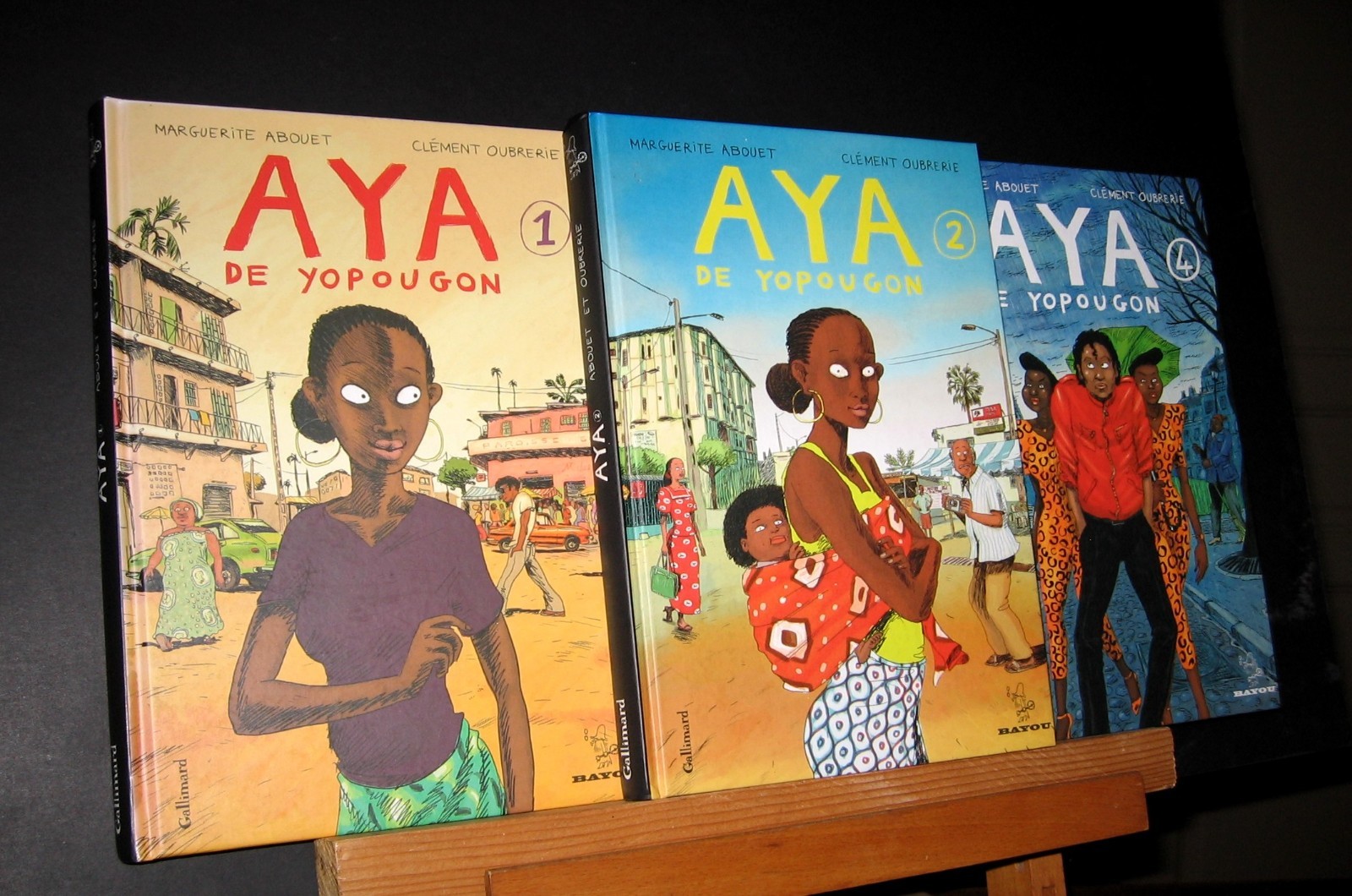 AYA DE YOPOUGON. T1/T2/T4. ABOUET et OUBRERIE avec belle DEDICACE SUR TI. T.B.E.