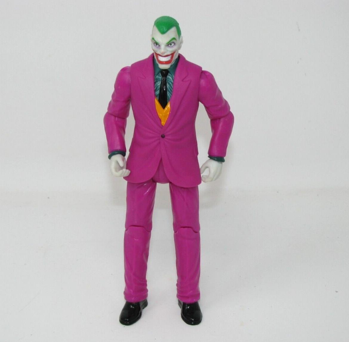 Joker Action Figure Mattel DC Comics DVM81 Tuta Rosa Giocattolo Snodato Cattivo Alto 6"